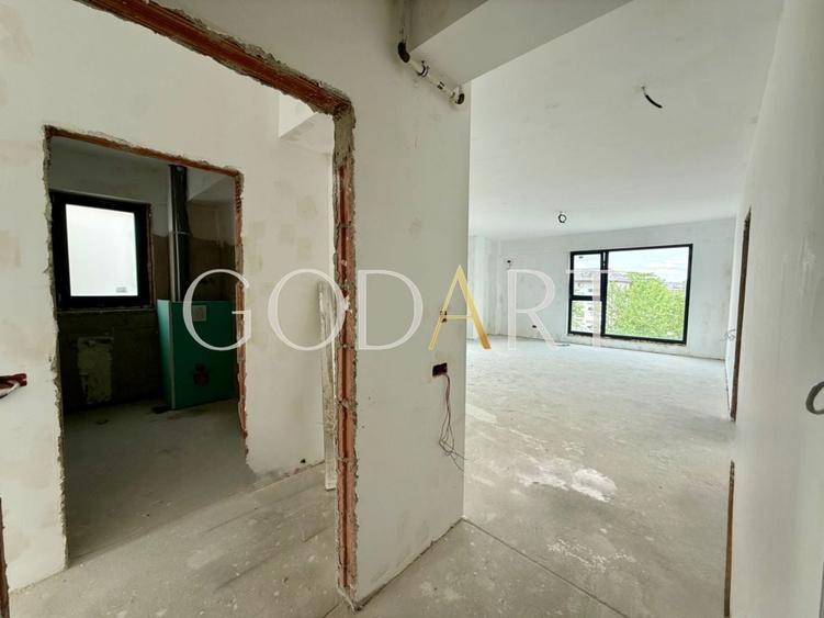 Apartament cu 3 camere decomandat în Aviației