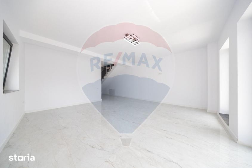 Casă cu 4 camere cu Teren 250 Mp în Tărlungeni
