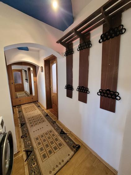 Apartament cu 3 camere semidecomandat în Bartolomeu