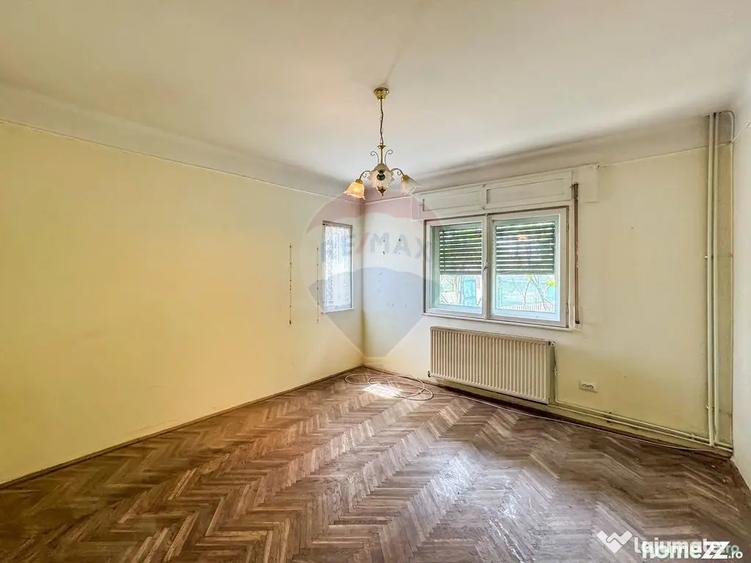 Casă cu 4 camere cu Teren 1145 Mp în Central
