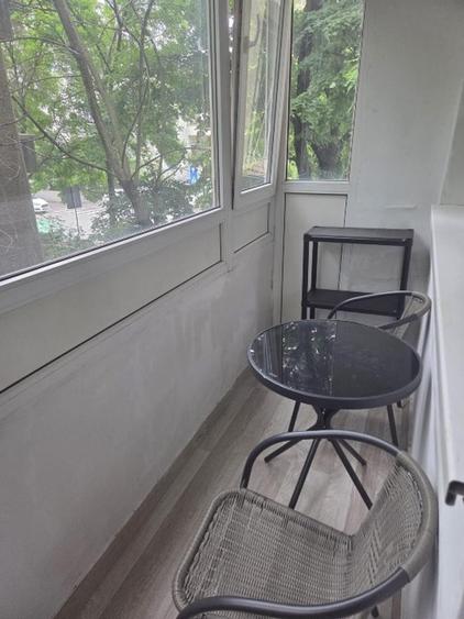 Apartament cu 3 camere semidecomandat în Capitale
