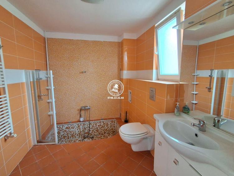 Casă cu 5 camere cu Teren 216 Mp în Lețcani