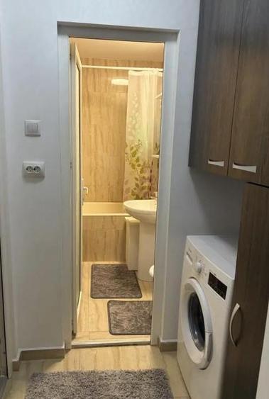 Apartament cu 2 camere semidecomandat, mobilat în Tei