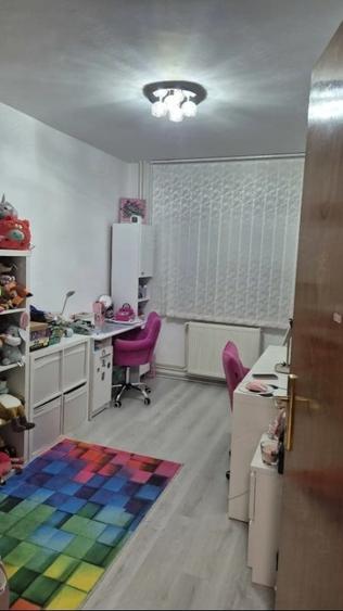 Apartament cu 4 camere decomandat în Crângași