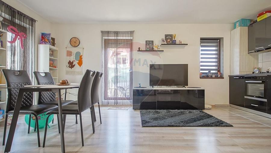 Apartament cu 3 camere decomandat, mobilat în Tractorul