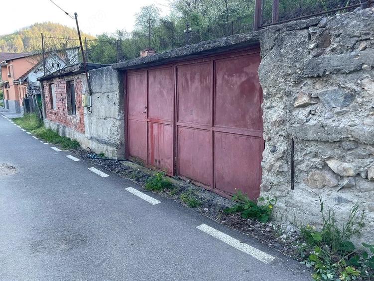 Casă cu Teren 900 Mp în Mehadia