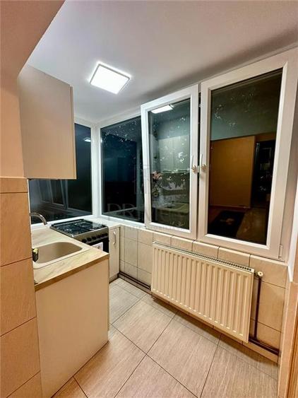 Apartament cu 3 camere decomandat, mobilat în Lipovei