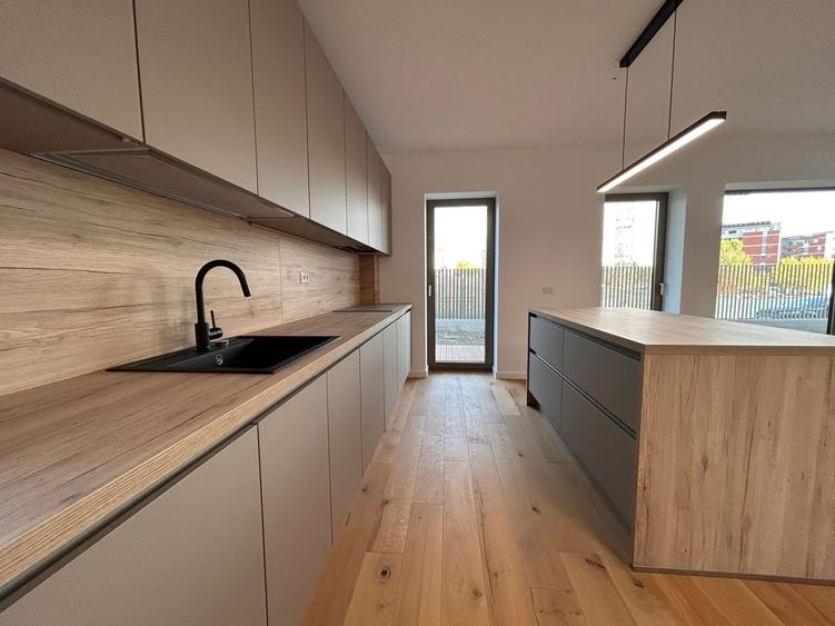 Apartament cu 2 camere semidecomandat, mobilat în Băneasa