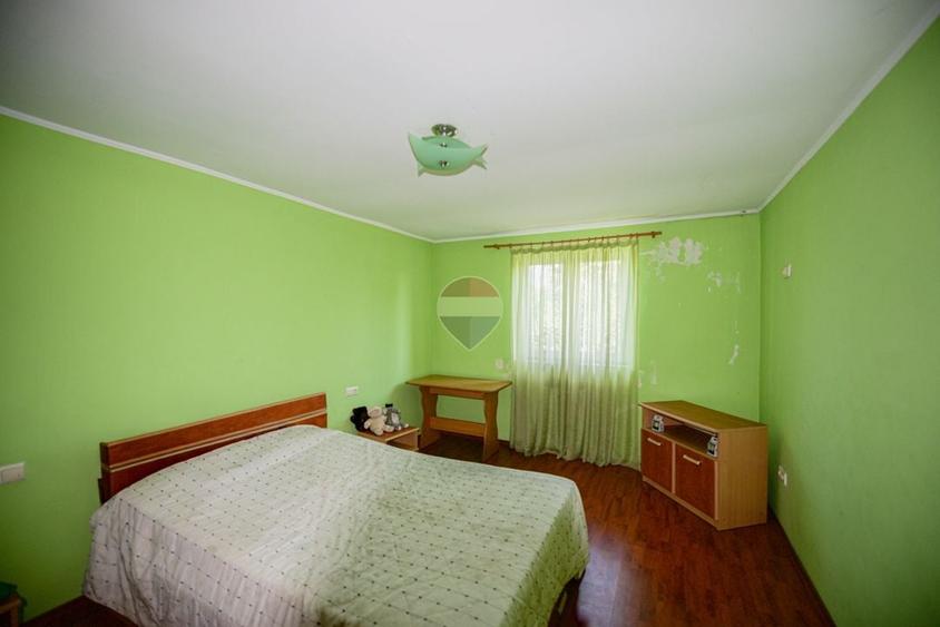 Casă individuală cu 5 camere cu Teren 490 Mp în Central