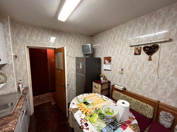 Apartament cu 3 camere decomandat, mobilat în Tineretului