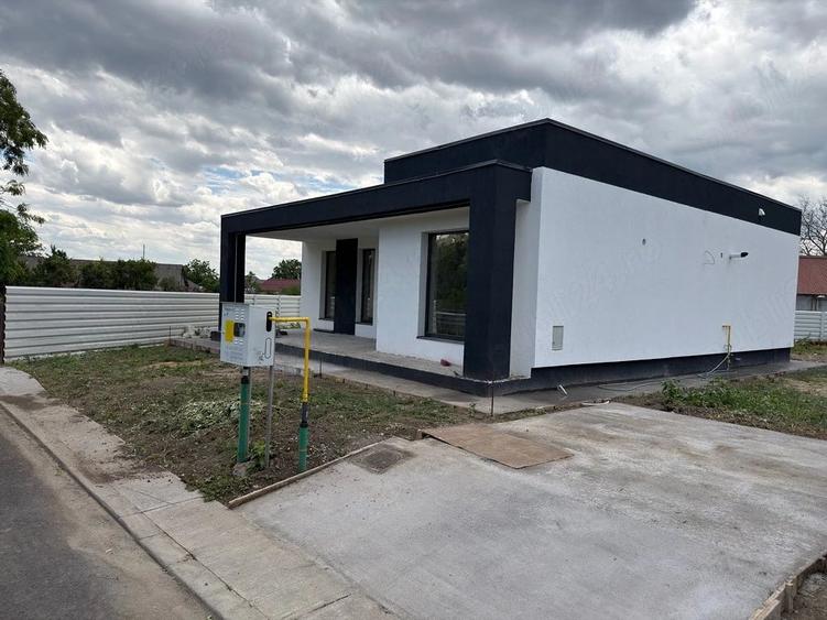Casă cu Teren 400 Mp în Central