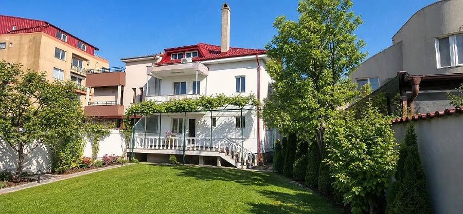 Casă cu Teren 450 Mp în Central