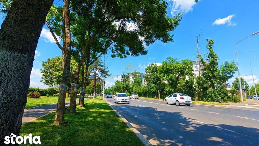 Apartament cu 3 camere decomandat în Metalurgiei
