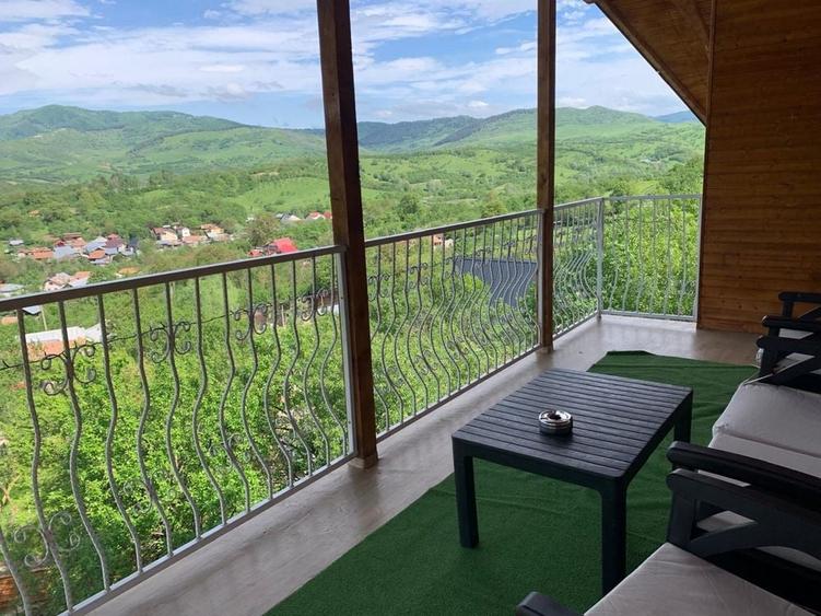 Casă cu 4 camere cu Teren 1000 Mp în Bătrâni