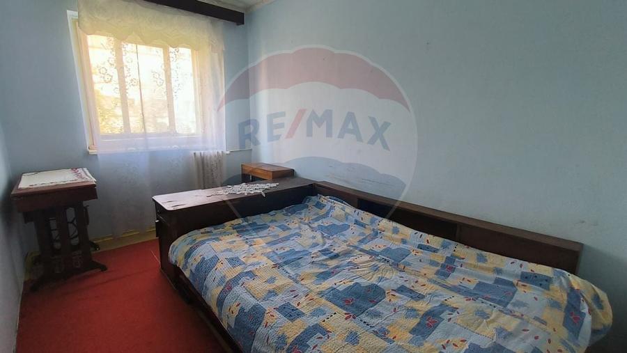Apartament cu 3 camere decomandat în Micro 17