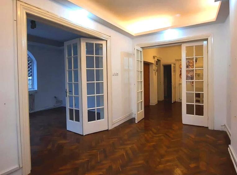 Apartament cu 3 camere semidecomandat în Eminescu