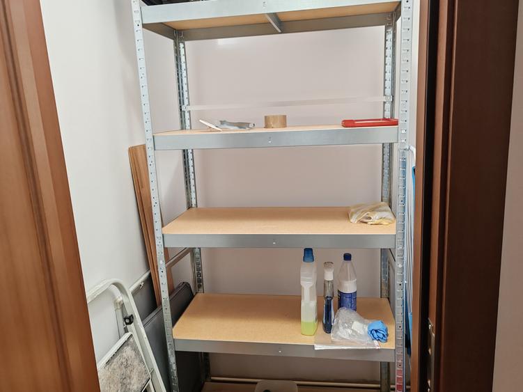 Apartament cu 3 camere semidecomandat, mobilat în Centrul Civic