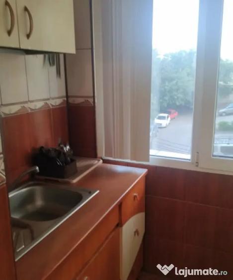 Apartament cu 3 camere decomandat în Lăpuș