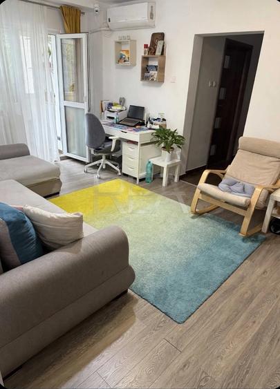 Apartament cu 4 camere semidecomandat, mobilat în Berceni