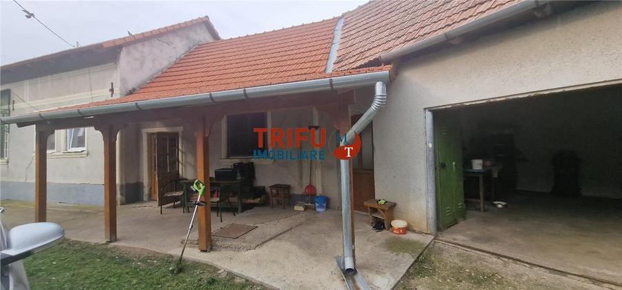Casă individuală cu 4 camere cu Canalizare în Totoi