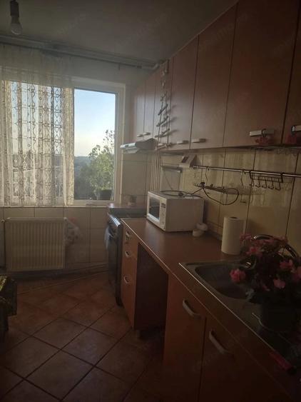 Apartament cu 3 camere semidecomandat în Titan