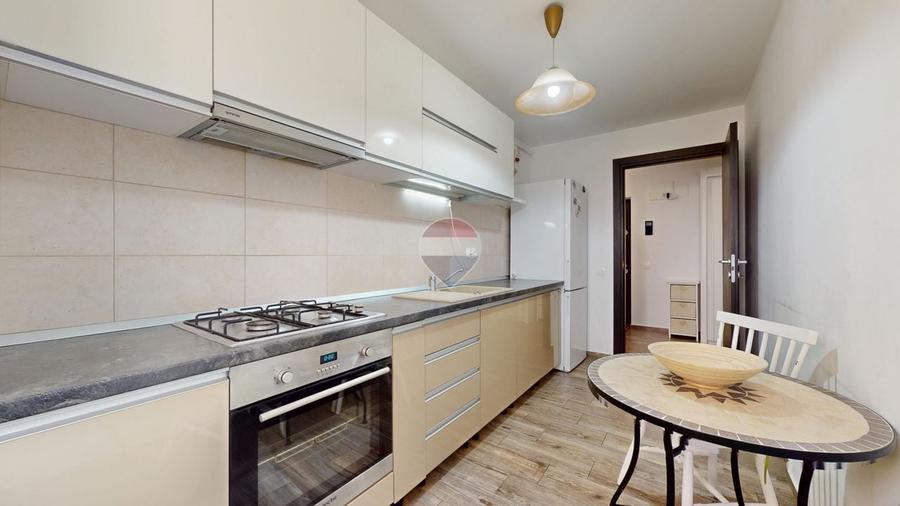 Apartament cu 2 camere decomandat în Tractorul