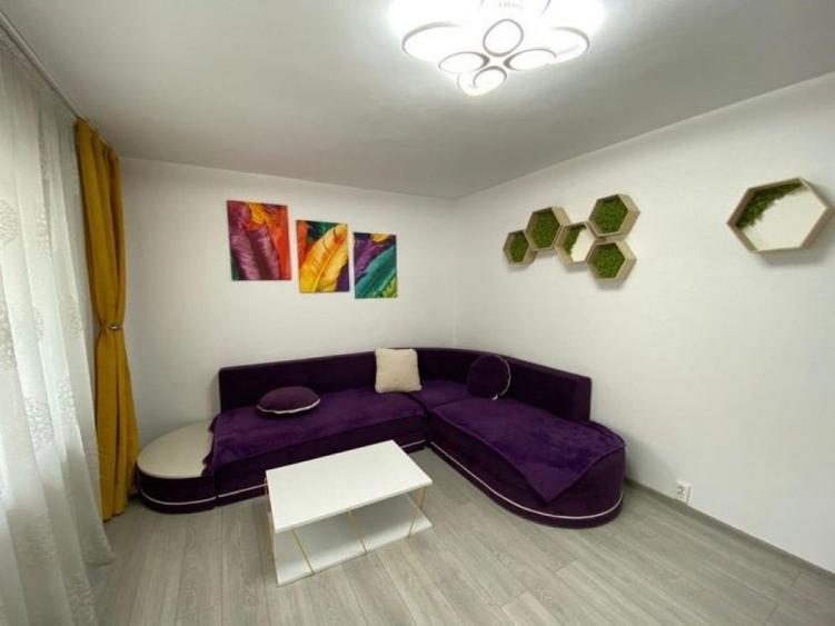 Apartament cu 3 camere decomandat în Tineretului