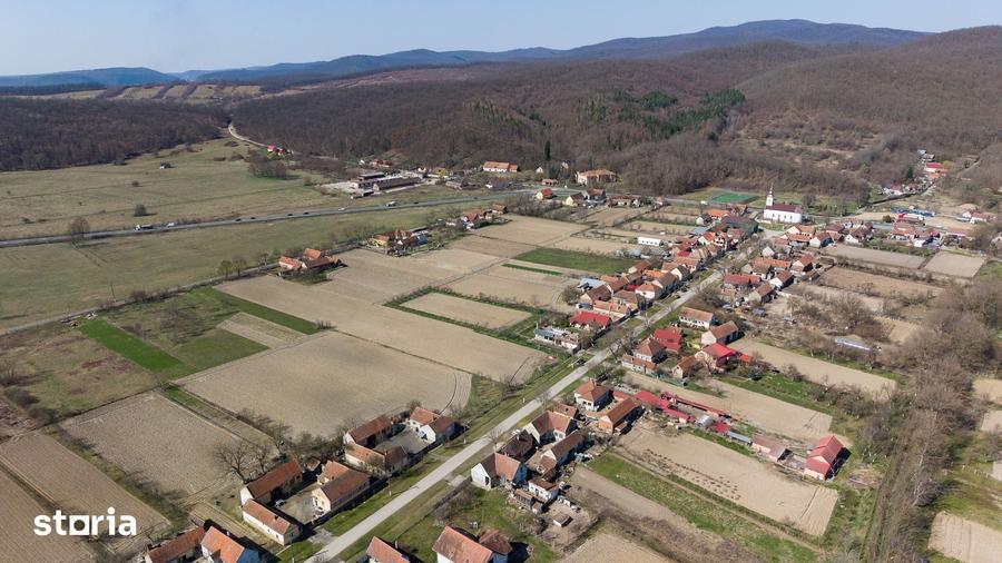 Teren de 2970 mp, în Mașloc