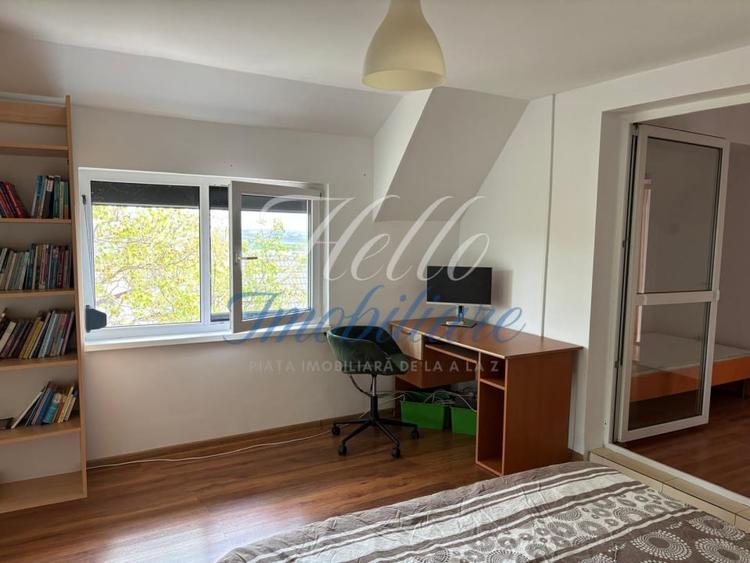 Casă individuală cu 6 camere cu Garaj în Comșești