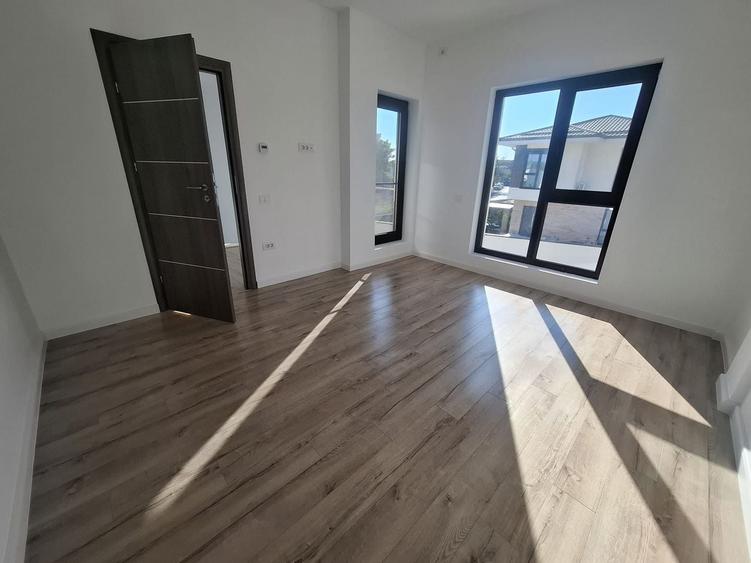 Casă individuală cu 5 camere cu Canalizare în Tunari