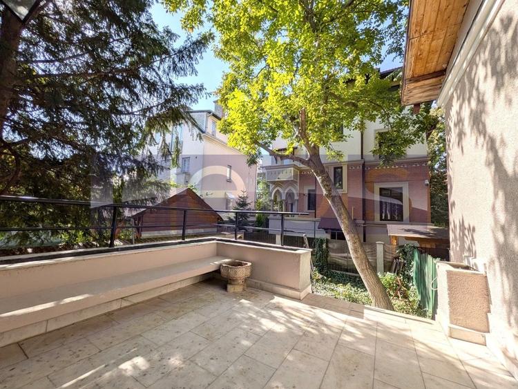 Apartament cu 4 camere în Aviatorilor