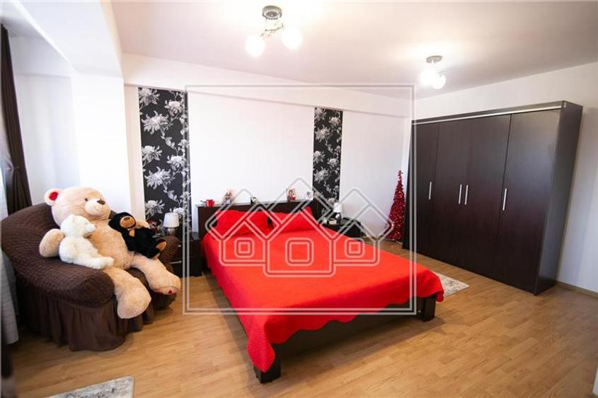 Apartament cu 2 camere decomandat în Vasile Aaron