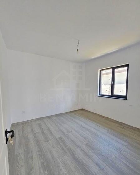 Casă cu 3 camere cu Teren 322 Mp în Ișalnița