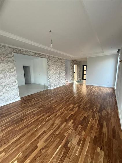 Casă individuală cu 5 camere cu Piscina în Moșnița Nouă