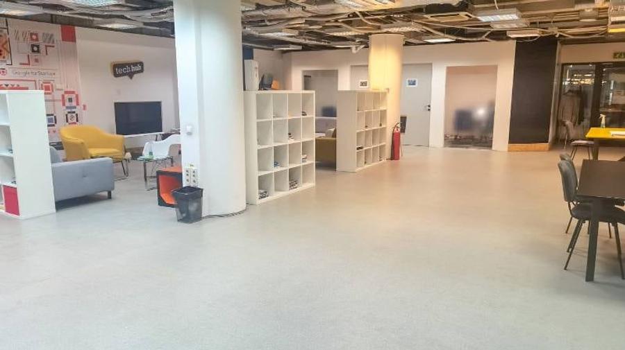 Birou, de 206 mp, în Universitate