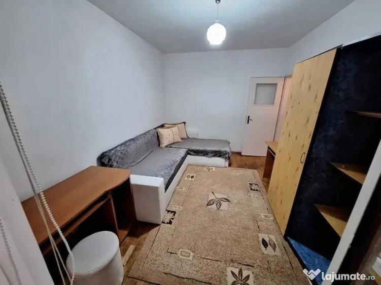 Apartament cu 3 camere decomandat în Dacia
