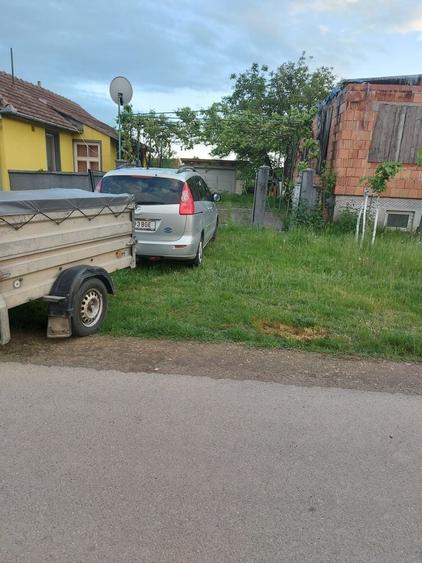 Casă cu 3 camere în Sâmbăteni