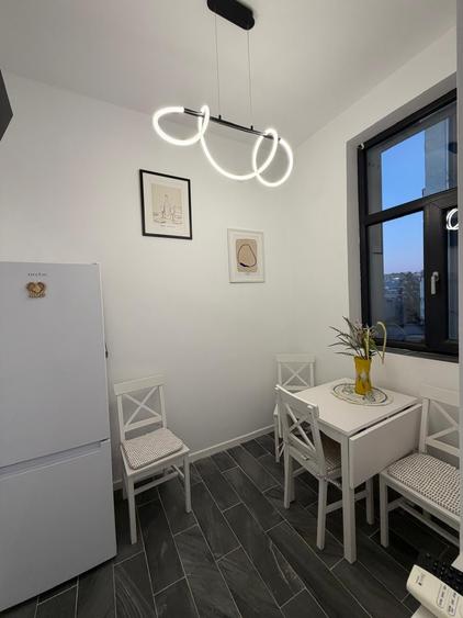 Apartament cu 3 camere decomandat în P-ța Unirii