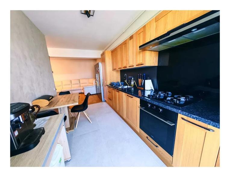 Apartament cu 3 camere decomandat, mobilat în Florești