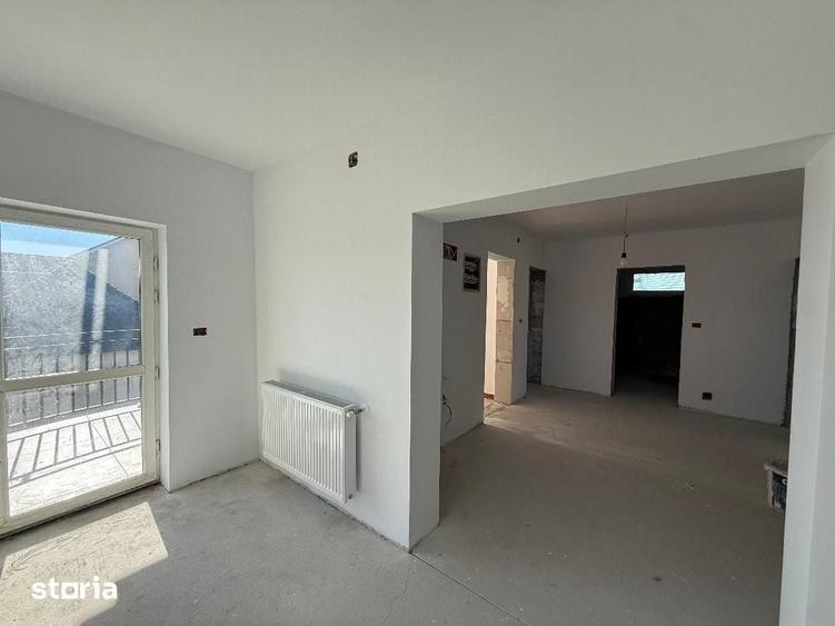Casă cu 6 camere cu Teren 878 Mp în Cetate