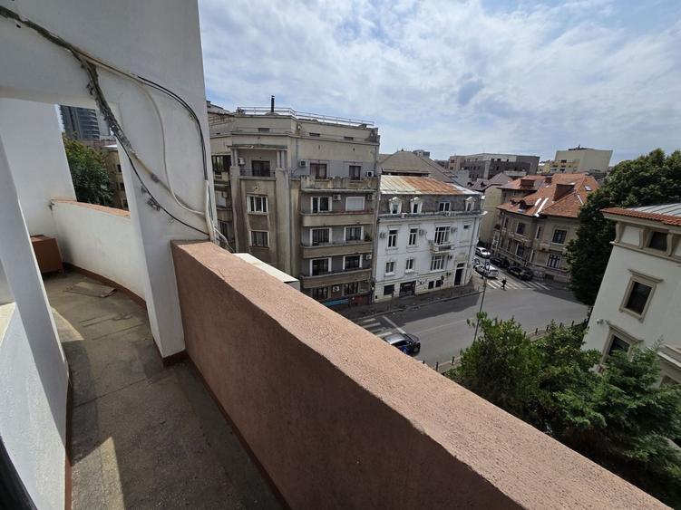 Apartament cu 2 camere semidecomandat, mobilat în Universitate