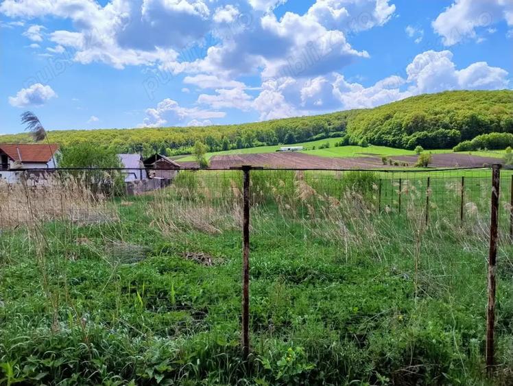 Teren de 900 mp, în Vâlcele