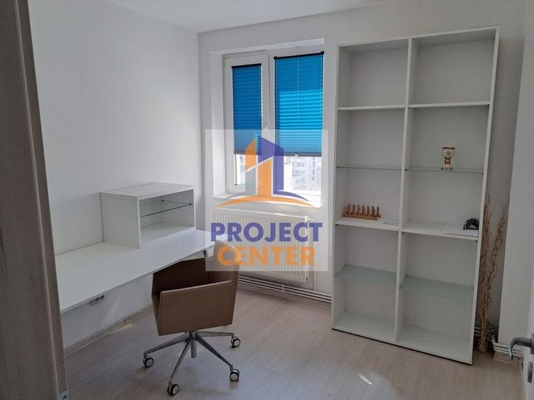 Apartament cu 4 camere decomandat, mobilat în Ultracentral