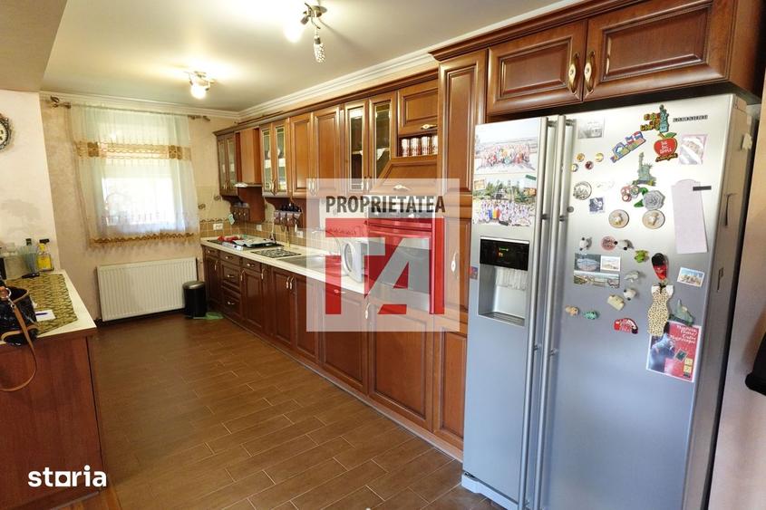 Casă cu 6 camere cu Teren 1500 Mp în Central