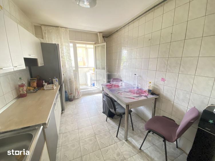 Apartament cu 4 camere semidecomandat, mobilat în Rahova