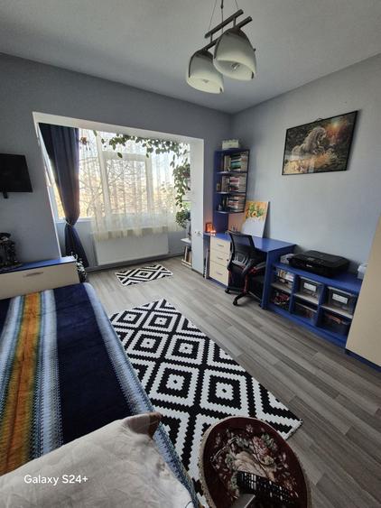 Apartament cu 4 camere decomandat în Tătărași