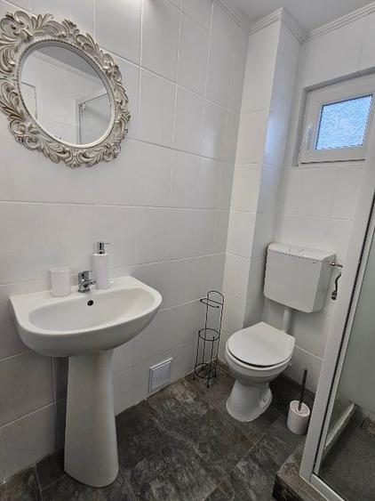 Casă cu 5 camere cu Canalizare în Central