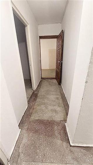 Apartament cu 4 camere semidecomandat în Centrul Civic