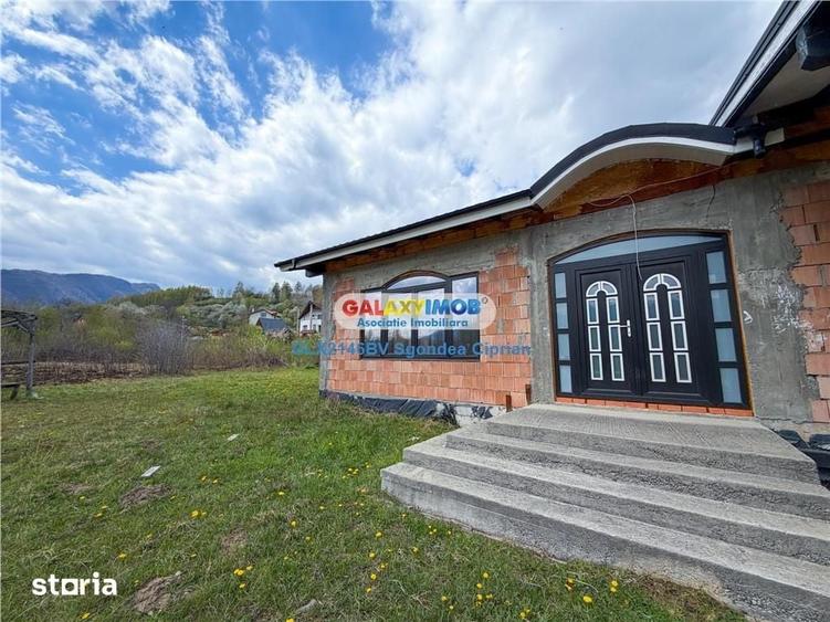 Casă cu 6 camere cu Teren 1077 Mp în Central