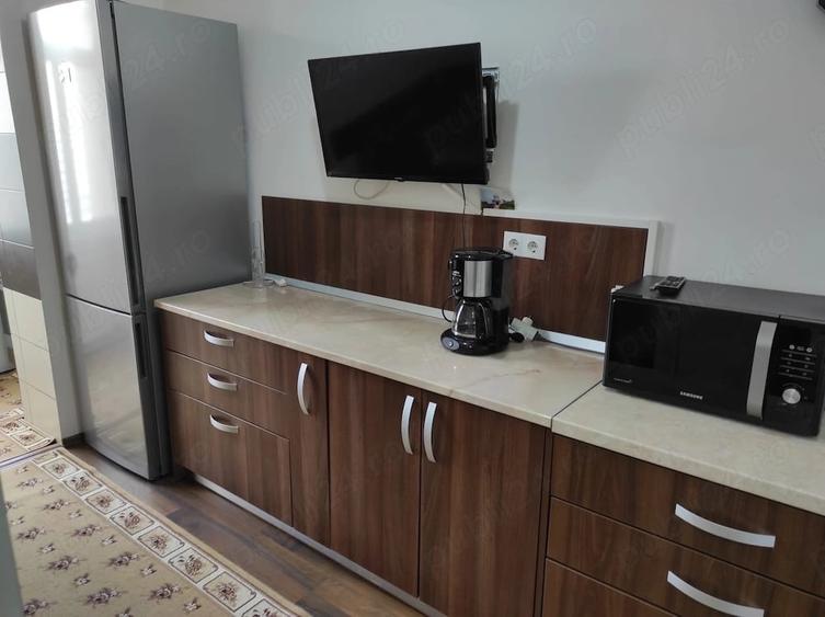 Apartament cu 3 camere decomandat în Exterior Vest
